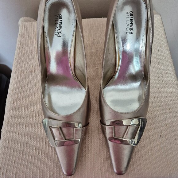 Gold Shoes with Buckle - Picture 2 of 6